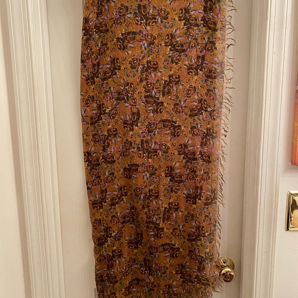 Steve Madden Fall Colors Scarf - Picture 5 of 7